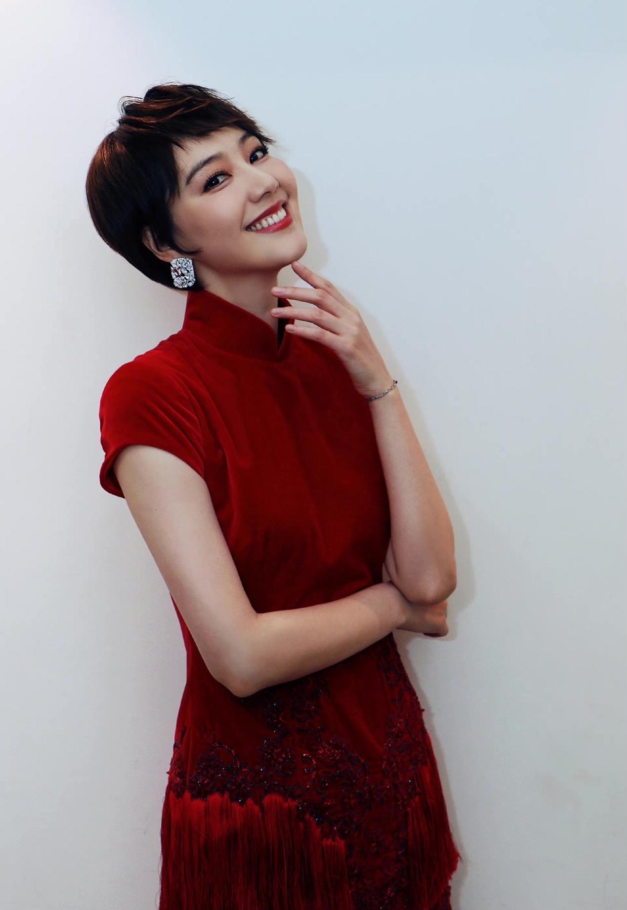 主持人王冠:两次从央视消失,与曹可凡传绯闻,38岁未婚也幸福-第10张图片 主持人王冠:两次从央视消失,与曹可凡传绯闻,38岁未婚也幸福-第10张图片
