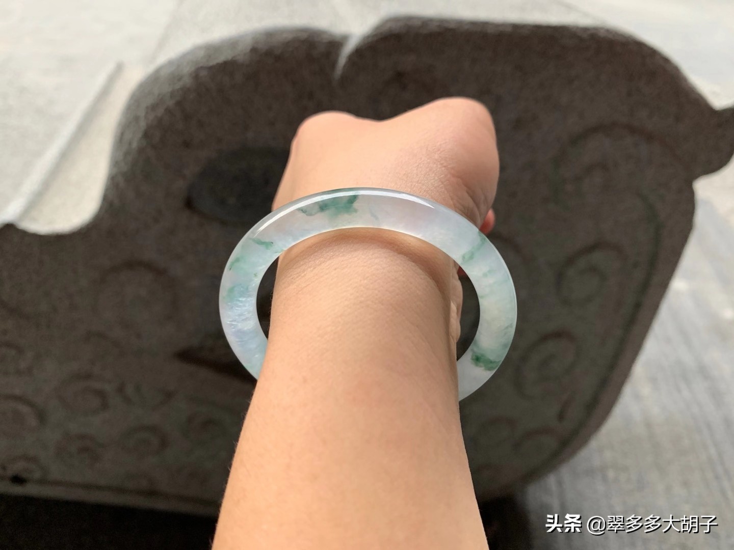 玻璃种翡翠硬度是多少（玻璃种翡翠图片和硬度级别）-第3张图片