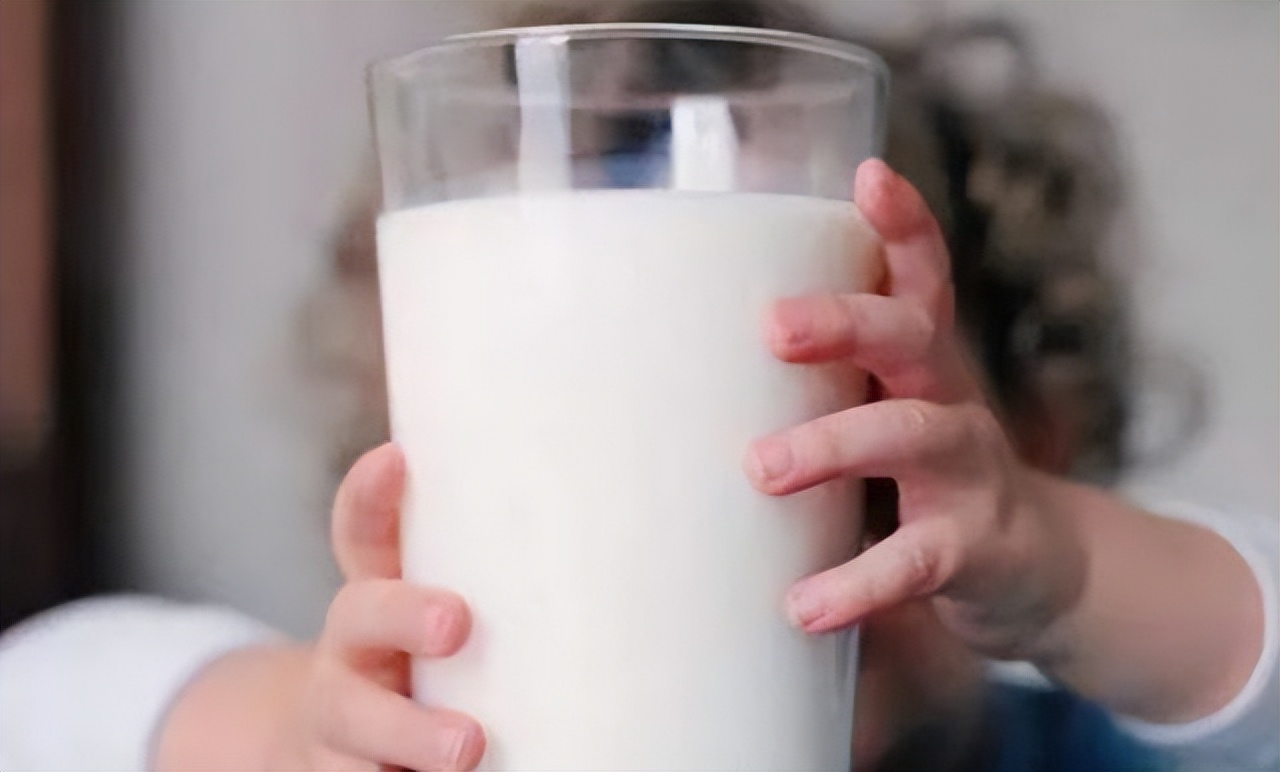 中医反对喝牛奶(为什么中医不建议喝牛奶？每天喝一杯牛奶，身体会有什么变化)-第4张图片