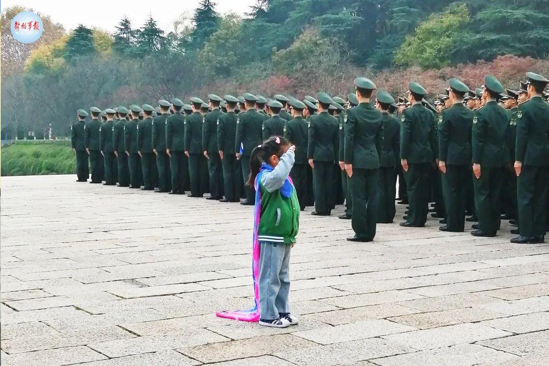 我给军旗敬个礼|他们的敬礼,承载着梦想与希望-第10张图片 我给军旗敬个礼|他们的敬礼,承载着梦想与希望-第10张图片