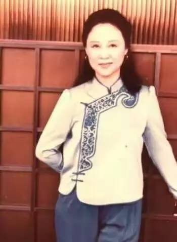琼瑶个人资料介绍(琼瑶个人资料简介,图片)-第12张图片 琼瑶个人资料介绍(琼瑶个人资料简介,图片)-第12张图片