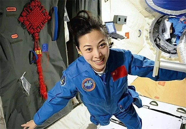 女航天员王亚平简介(王亚平同志简历)-第13张图片 女航天员王亚平简介(王亚平同志简历)-第13张图片