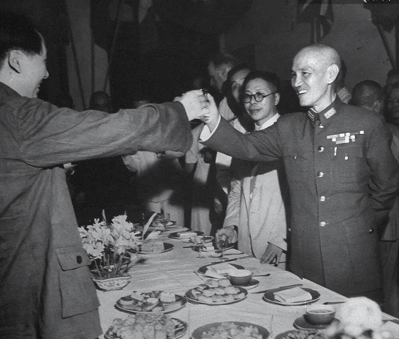 毛主席重庆谈判，中央派“一虎二龙三鼠”保护，戴笠：谁是三叔？-第4张图片