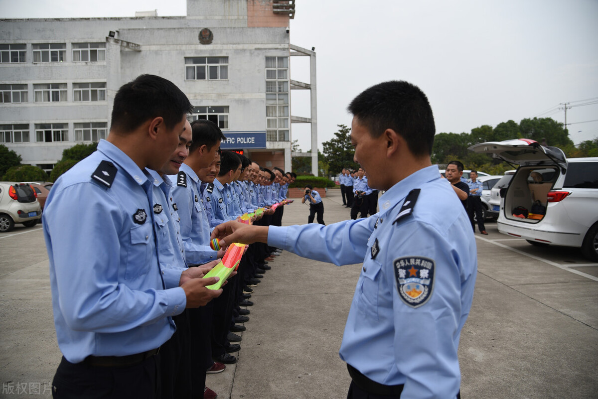 辅警一个月工资多少钱（辅警工资是否包括五险一金）-第3张图片