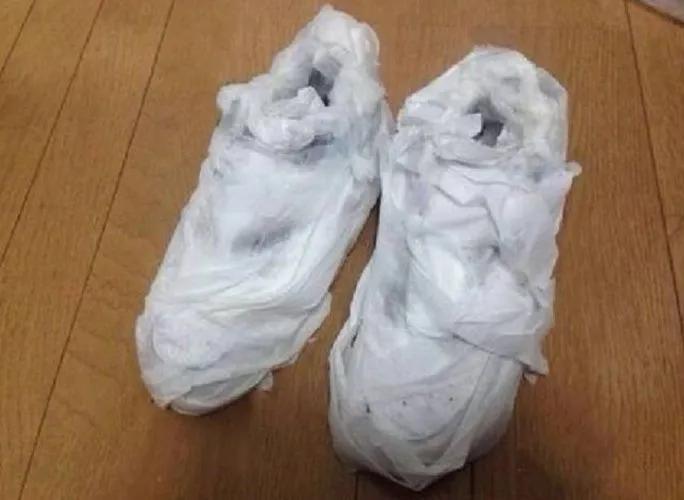 白色的鞋子用什么清洗更白-第6张图片 白色的鞋子用什么清洗更白-第6张图片