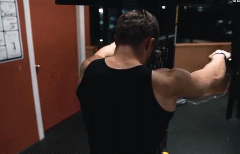 肩后束锻炼方法及训练难点（三角肌后束薄弱怎么训练）-第9张图片