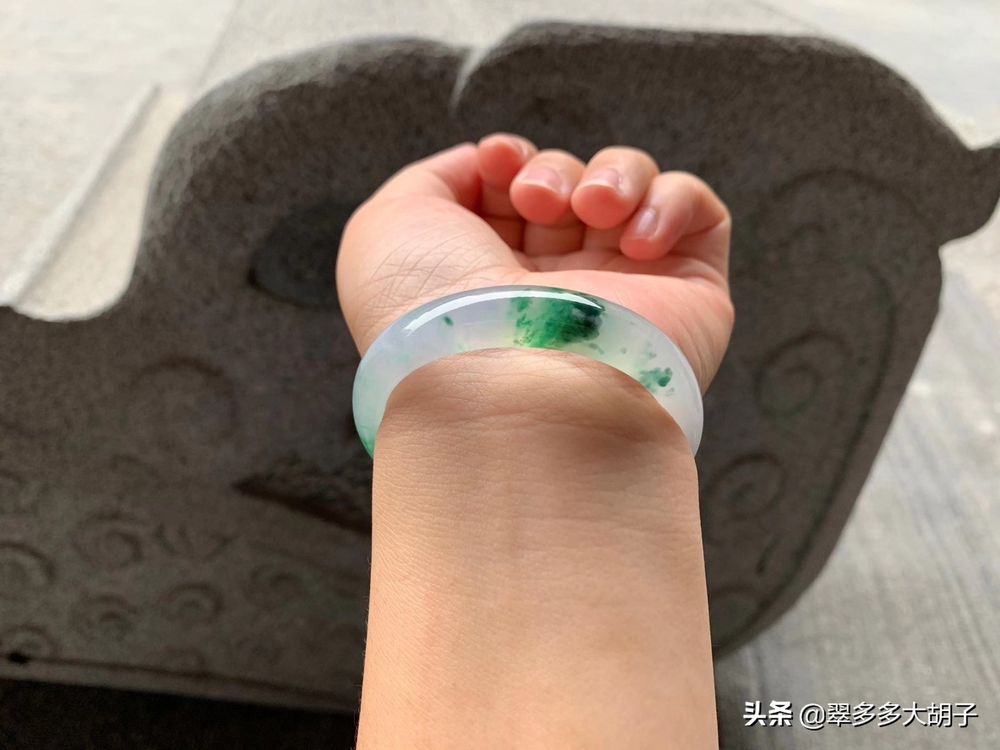 玻璃种翡翠硬度是多少（玻璃种翡翠图片和硬度级别）-第2张图片