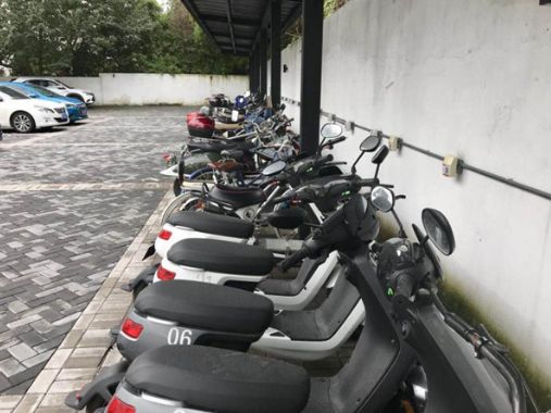 电瓶车充满电需要多长时间（电瓶车骑行每公里需要多少电）-第2张图片
