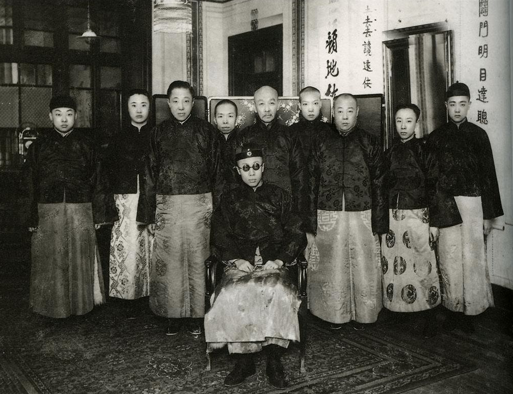 关晓彤是清朝公主吗,深扒“京圈格格”关晓彤的神秘家世背景-第3张图片 关晓彤是清朝公主吗,深扒“京圈格格”关晓彤的神秘家世背景-第3张图片