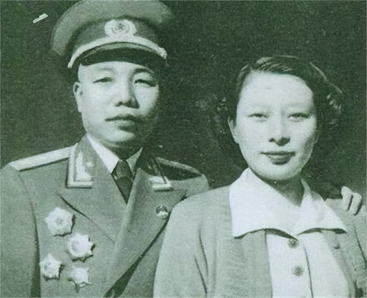 50年肖华刚调到北京,路边瞥见香烟小贩:这不是杀害黄骅的凶手吗-第18张图片 50年肖华刚调到北京,路边瞥见香烟小贩:这不是杀害黄骅的凶手吗-第18张图片