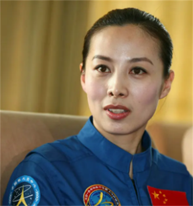 女航天员王亚平简介(王亚平同志简历)-第11张图片 女航天员王亚平简介(王亚平同志简历)-第11张图片