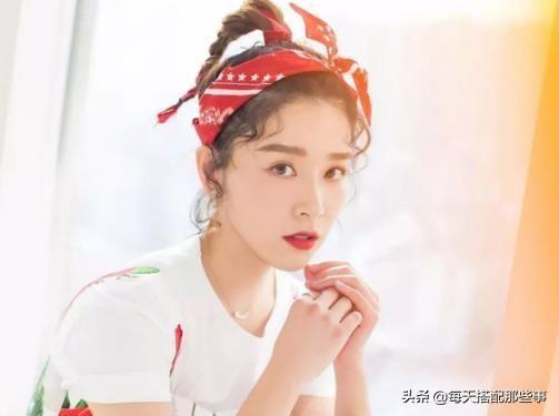 化妆时用的发带怎么戴-第2张图片 化妆时用的发带怎么戴-第2张图片