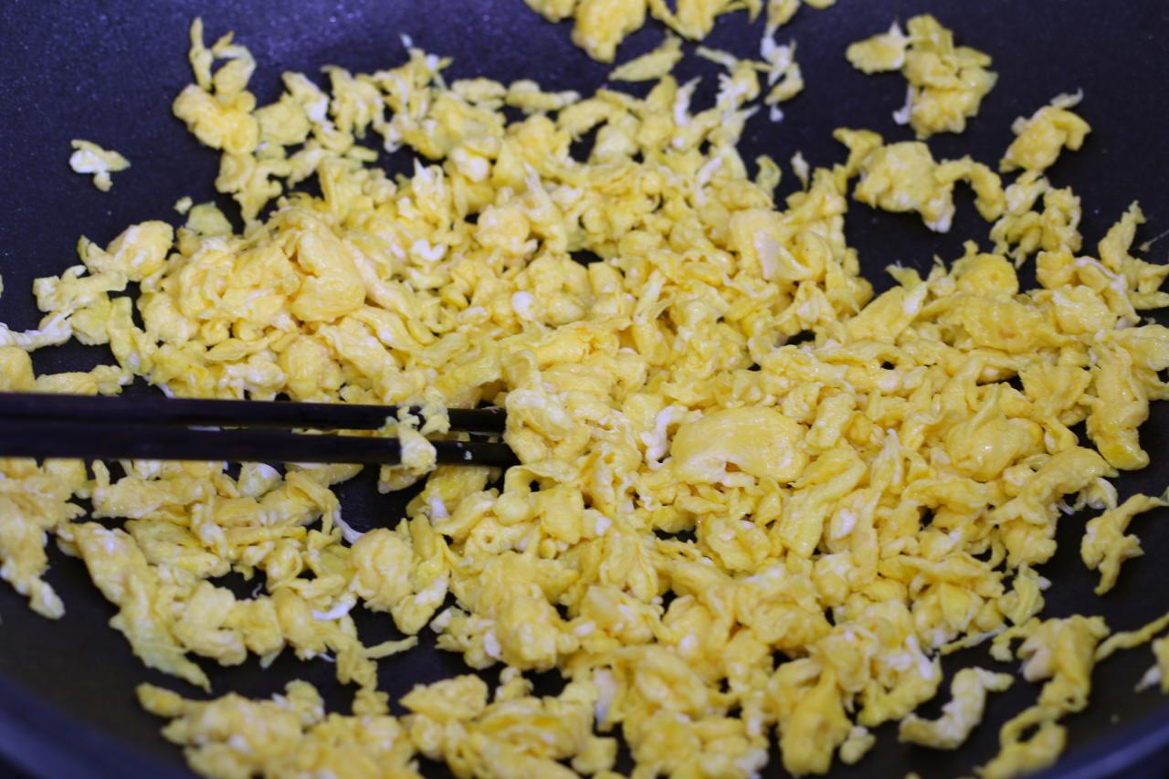 韭菜鸡蛋馅包子需要蒸几分钟(韭菜包子冷水上锅蒸多久)-第7张图片