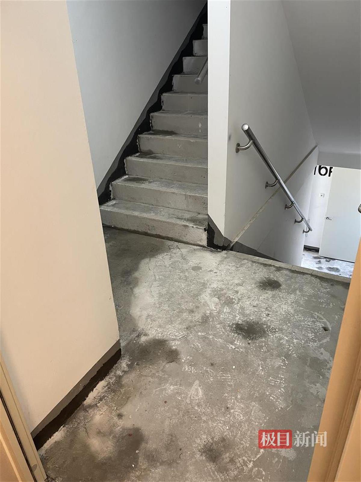极目锐评,|,老人楼道烧纸触发喷淋,任性之举不可取-第2张图片 极目锐评,|,老人楼道烧纸触发喷淋,任性之举不可取-第2张图片