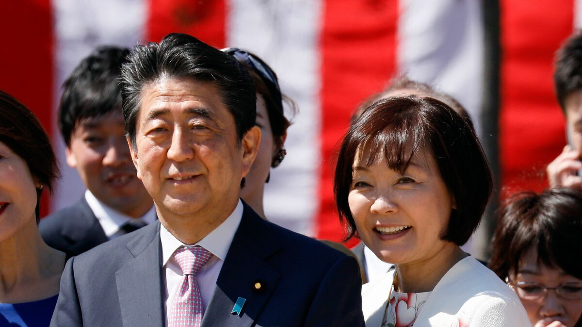 安倍昭惠遭遇车祸:逛夜店、酗酒、追星,日本前第一夫人是个狠人-第15张图片 安倍昭惠遭遇车祸:逛夜店、酗酒、追星,日本前第一夫人是个狠人-第15张图片