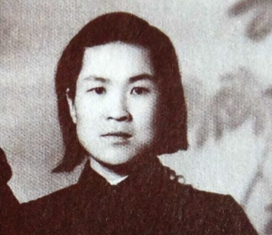 1976年毛主席逝世，李敏手拿守灵名单，提醒道：我有个哥哥还活着-第3张图片