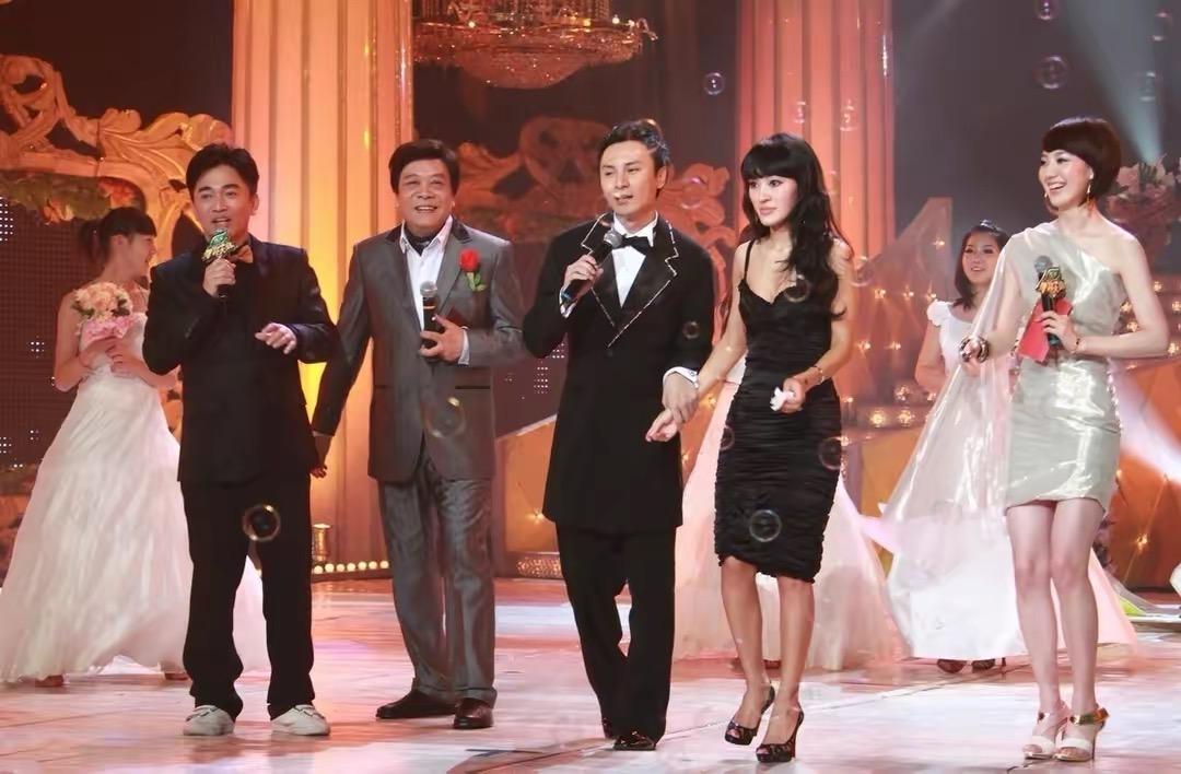 主持人王冠:两次从央视消失,与曹可凡传绯闻,38岁未婚也幸福-第18张图片 主持人王冠:两次从央视消失,与曹可凡传绯闻,38岁未婚也幸福-第18张图片