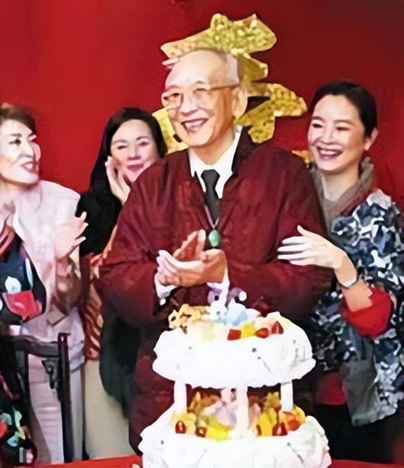 1990年林青霞与河南农村的亲姐相认,对方一贫如洗,却拒绝她帮助-第17张图片 1990年林青霞与河南农村的亲姐相认,对方一贫如洗,却拒绝她帮助-第17张图片