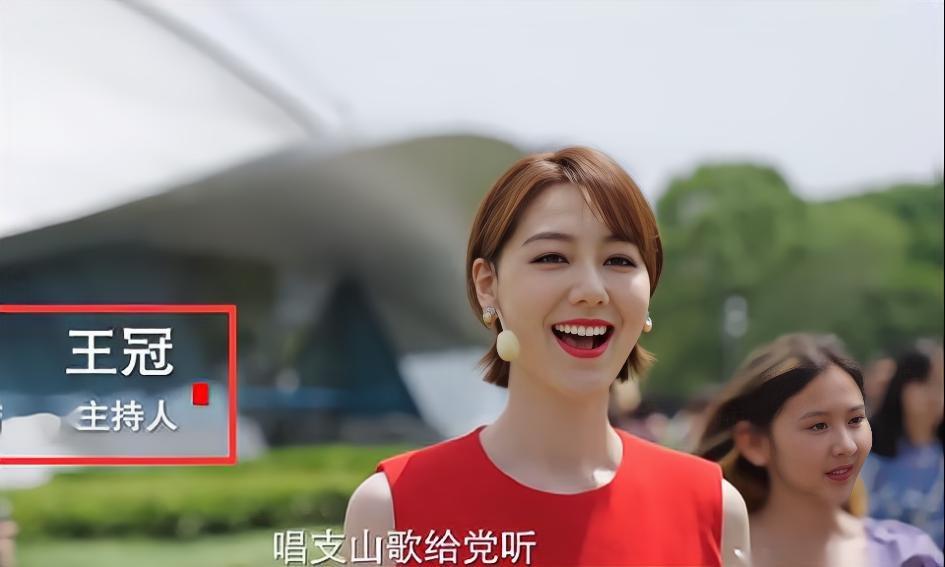 主持人王冠:两次从央视消失,与曹可凡传绯闻,38岁未婚也幸福-第11张图片 主持人王冠:两次从央视消失,与曹可凡传绯闻,38岁未婚也幸福-第11张图片