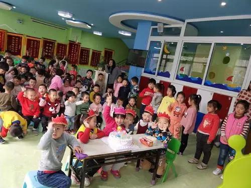 建议家长不要拿蛋糕来学校(在幼儿园过生日有必要吗)-第1张图片 建议家长不要拿蛋糕来学校(在幼儿园过生日有必要吗)-第1张图片