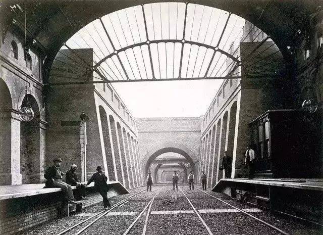 世界上第一条地铁诞生于哪里（全球最早使用地铁的国家）-第2张图片