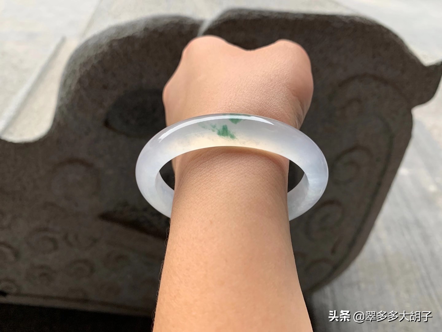 玻璃种翡翠硬度是多少（玻璃种翡翠图片和硬度级别）-第1张图片