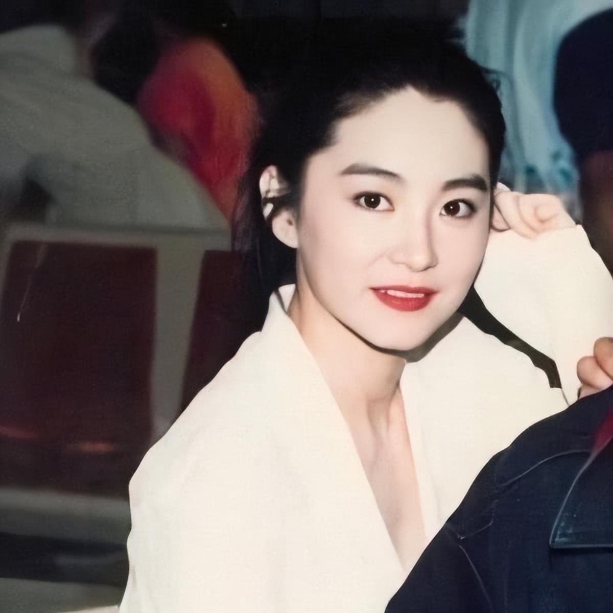 1990年林青霞与河南农村的亲姐相认,对方一贫如洗,却拒绝她帮助-第10张图片 1990年林青霞与河南农村的亲姐相认,对方一贫如洗,却拒绝她帮助-第10张图片