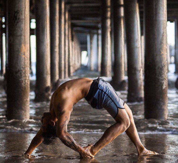 男生瑜伽每天必练8个动作（男人练瑜伽的基本动作）-第6张图片