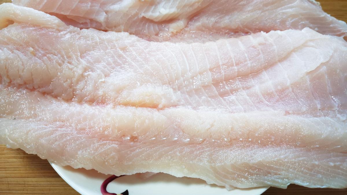一斤鱼肉放多少淀粉做鱼丸（500克鱼肉搭配多少淀粉）-第2张图片