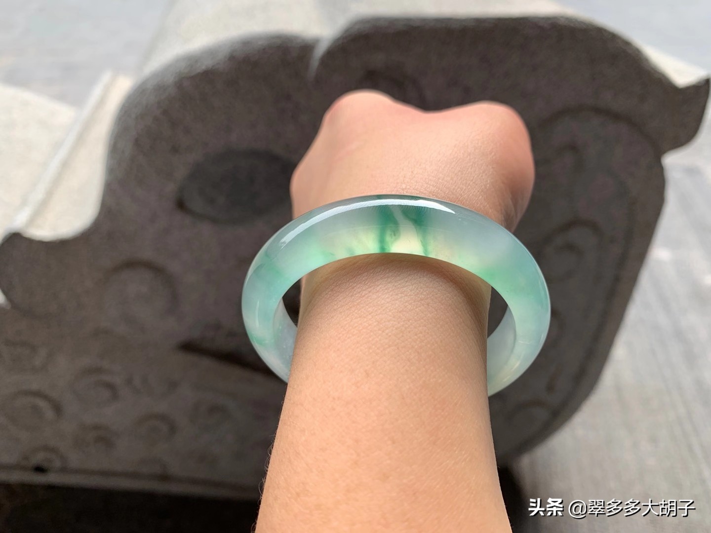 玻璃种翡翠硬度是多少（玻璃种翡翠图片和硬度级别）-第5张图片