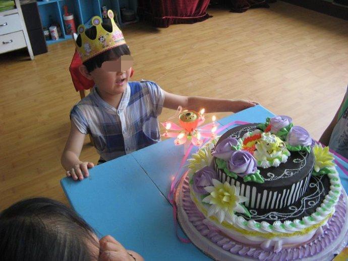 建议家长不要拿蛋糕来学校（在幼儿园过生日有必要吗）-第3张图片
