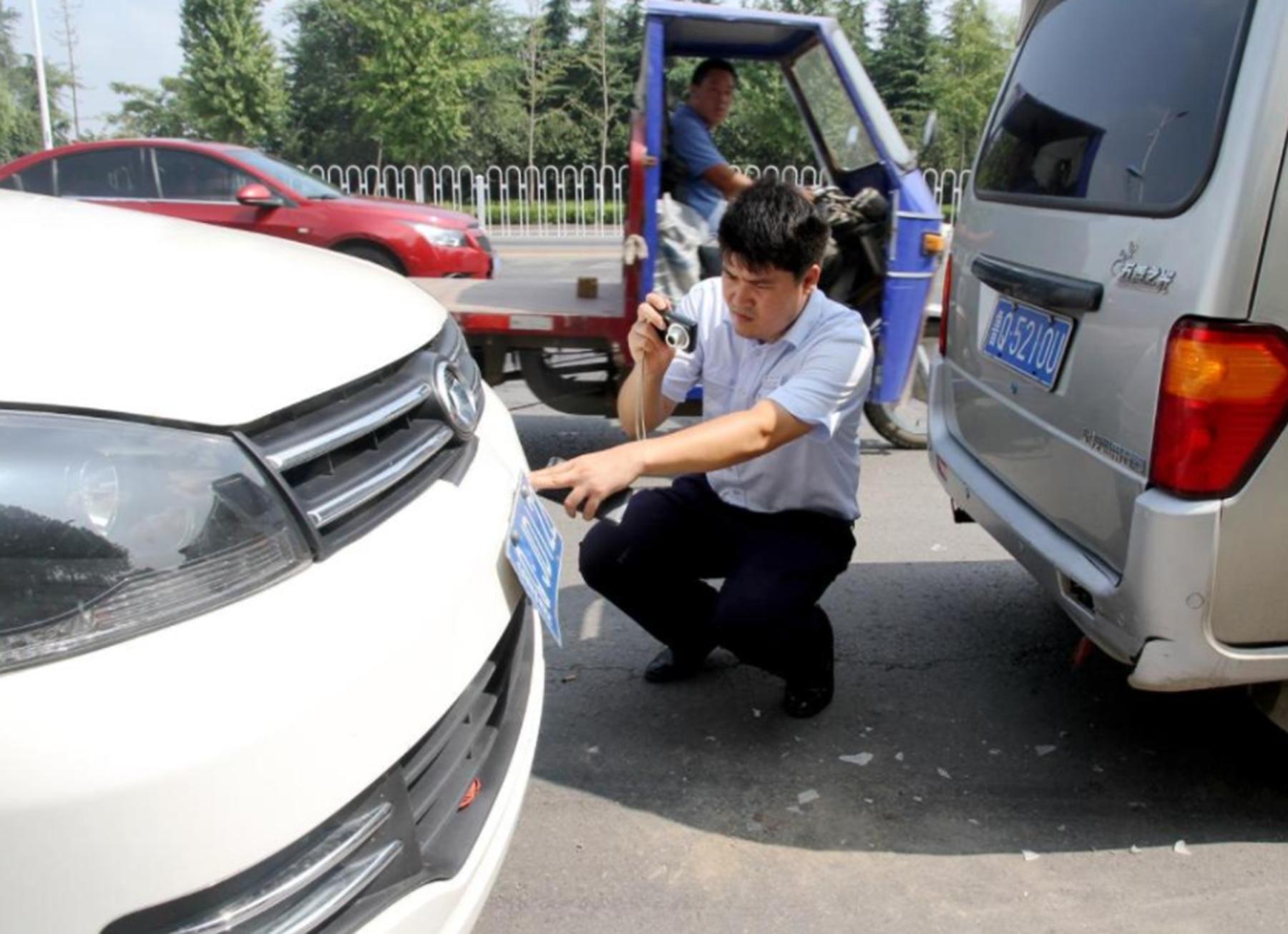 交警电话（​交警提醒：开车出事故先打4个电话）-第4张图片