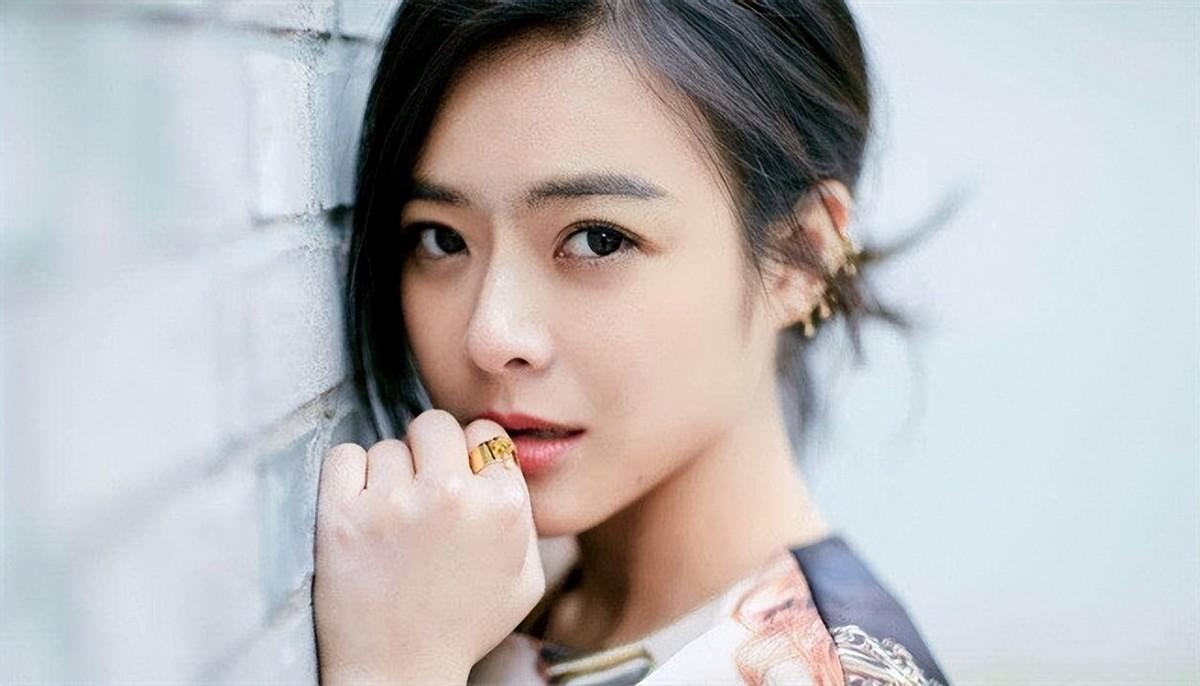 女主持陈辰和程雷分手让观众可惜,与余笛结婚,40多岁被宠成少女-第1张图片 女主持陈辰和程雷分手让观众可惜,与余笛结婚,40多岁被宠成少女-第1张图片