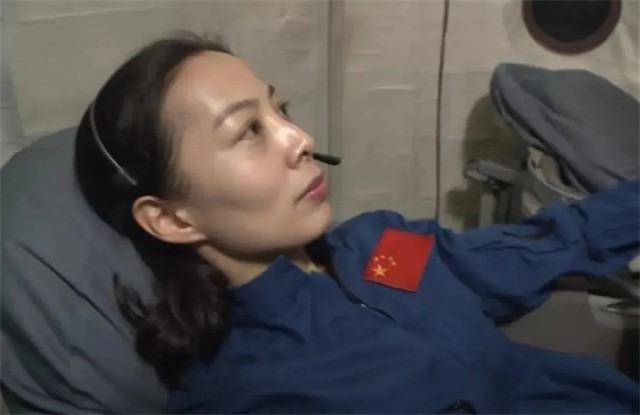 女航天员王亚平简介(王亚平同志简历)-第12张图片 女航天员王亚平简介(王亚平同志简历)-第12张图片