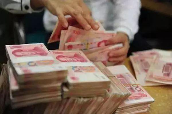 恬不知耻!山东领导参加下属婚礼,只随了200元,却豪饮了3瓶茅台-第13张图片 恬不知耻!山东领导参加下属婚礼,只随了200元,却豪饮了3瓶茅台-第13张图片