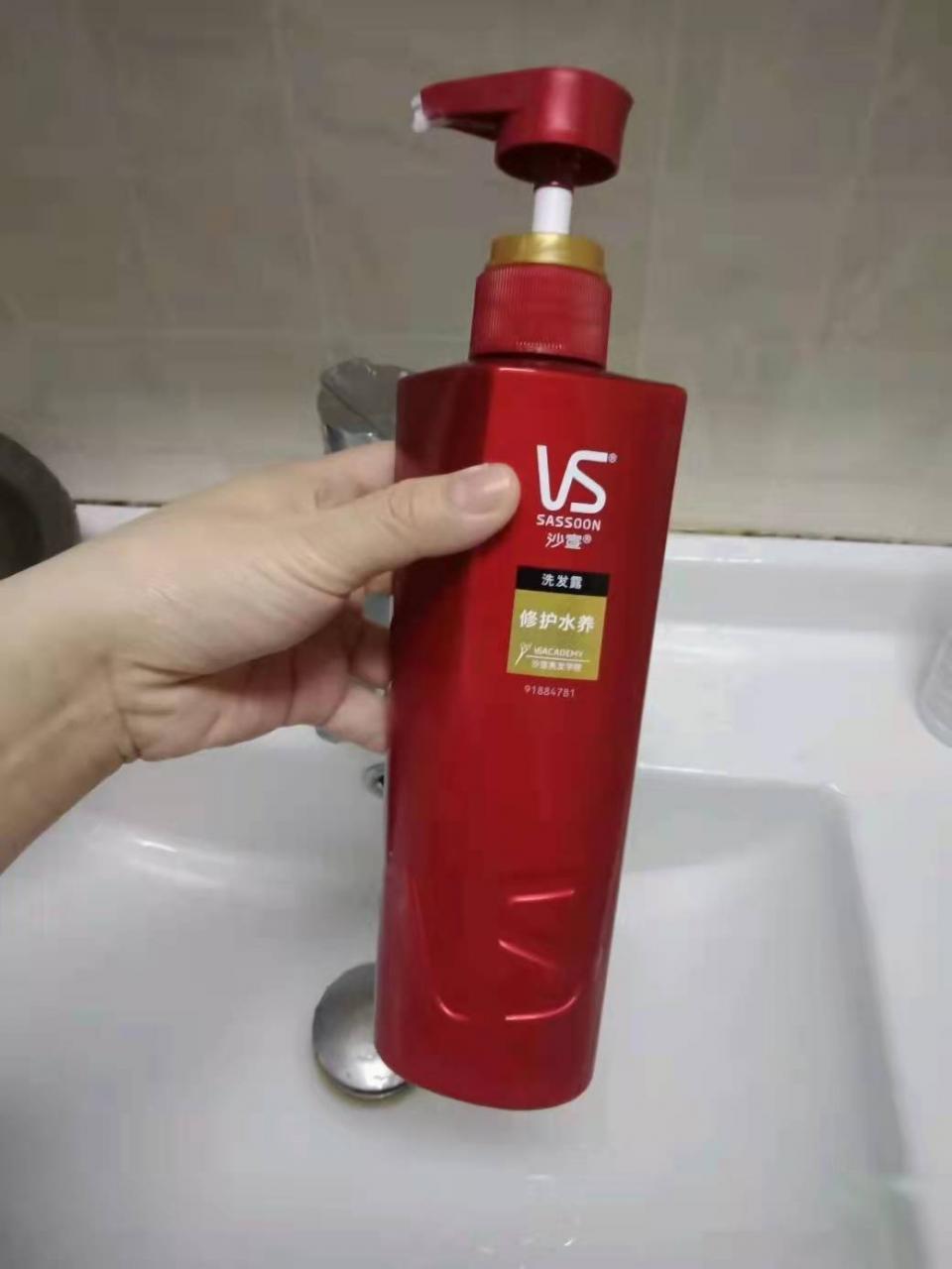 阿道夫洗发水掉发严重(为什么使用阿道夫洗发水近一小瓶后，每次洗头就会疯狂掉发)-第2张图片