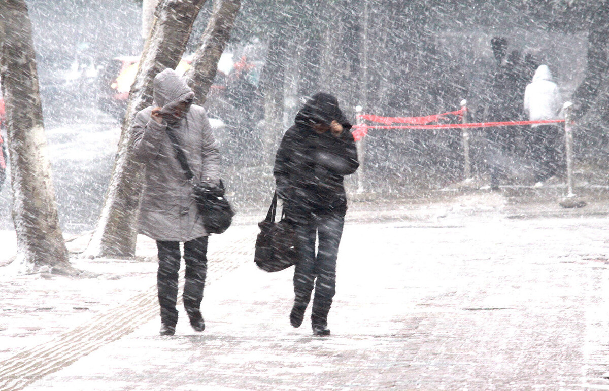 下雪打雷是什么征兆(“雷打雪，人吃铁，正月雷声发，大旱一百八”雷打雪什么预兆)-第1张图片