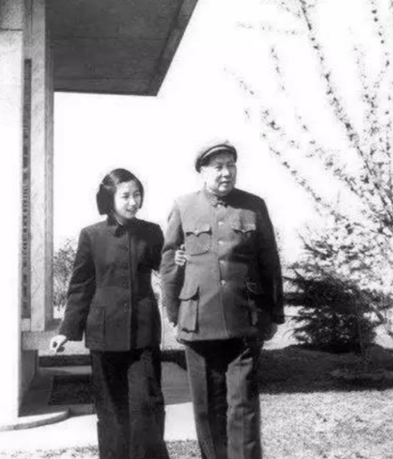 李讷生娃后第一次见爸爸(在毛主席双儿女亲家张文秋家当保姆)-第8张图片