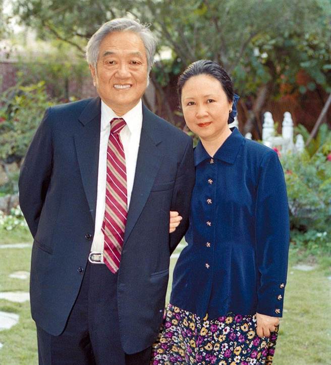 琼瑶个人资料介绍(琼瑶个人资料简介,图片)-第13张图片 琼瑶个人资料介绍(琼瑶个人资料简介,图片)-第13张图片
