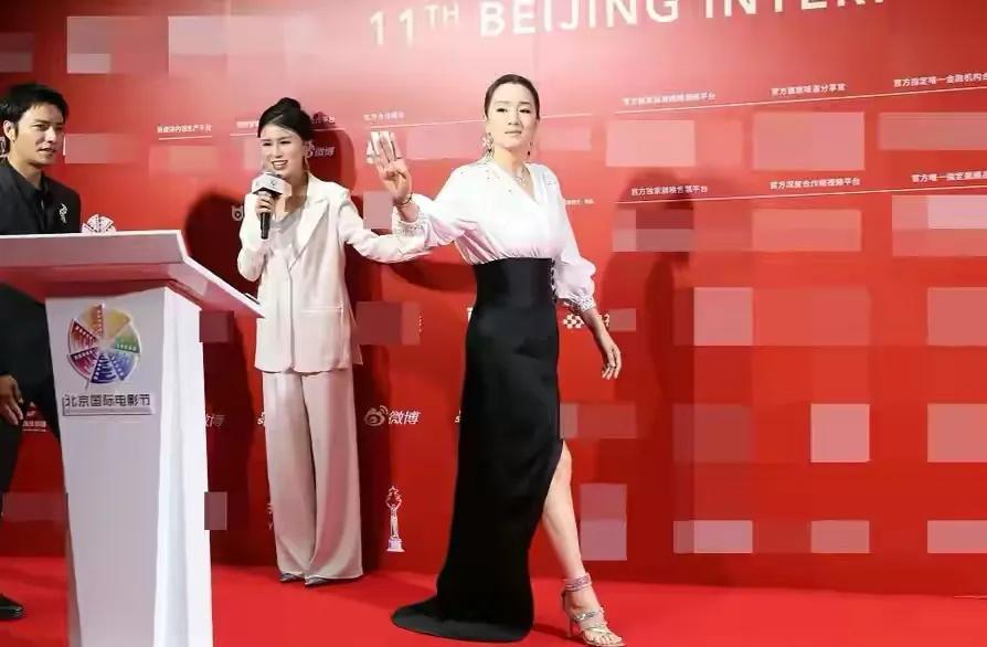 北影节红毯生图来了!最大惊喜是老戏骨给的,不露才是最高级的美-第1张图片 北影节红毯生图来了!最大惊喜是老戏骨给的,不露才是最高级的美-第1张图片