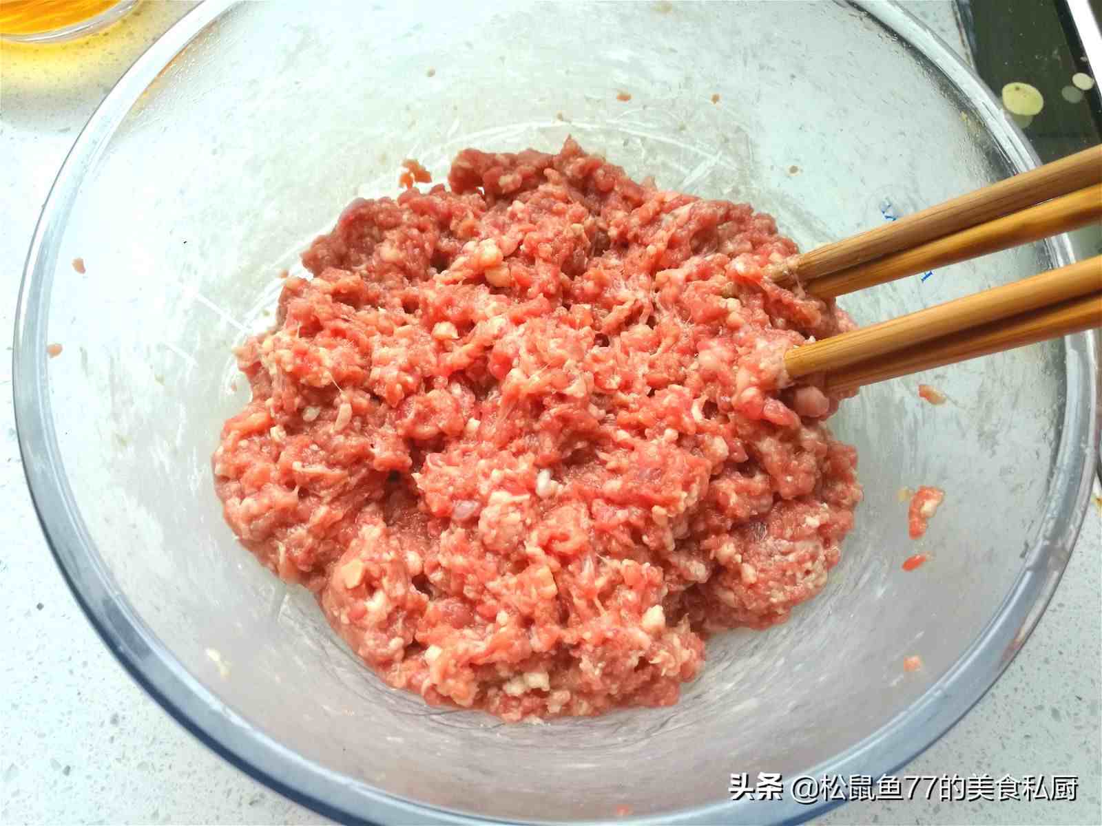 羊肉馅饺子怎么调馅（放什么调料去腥提鲜）-第5张图片