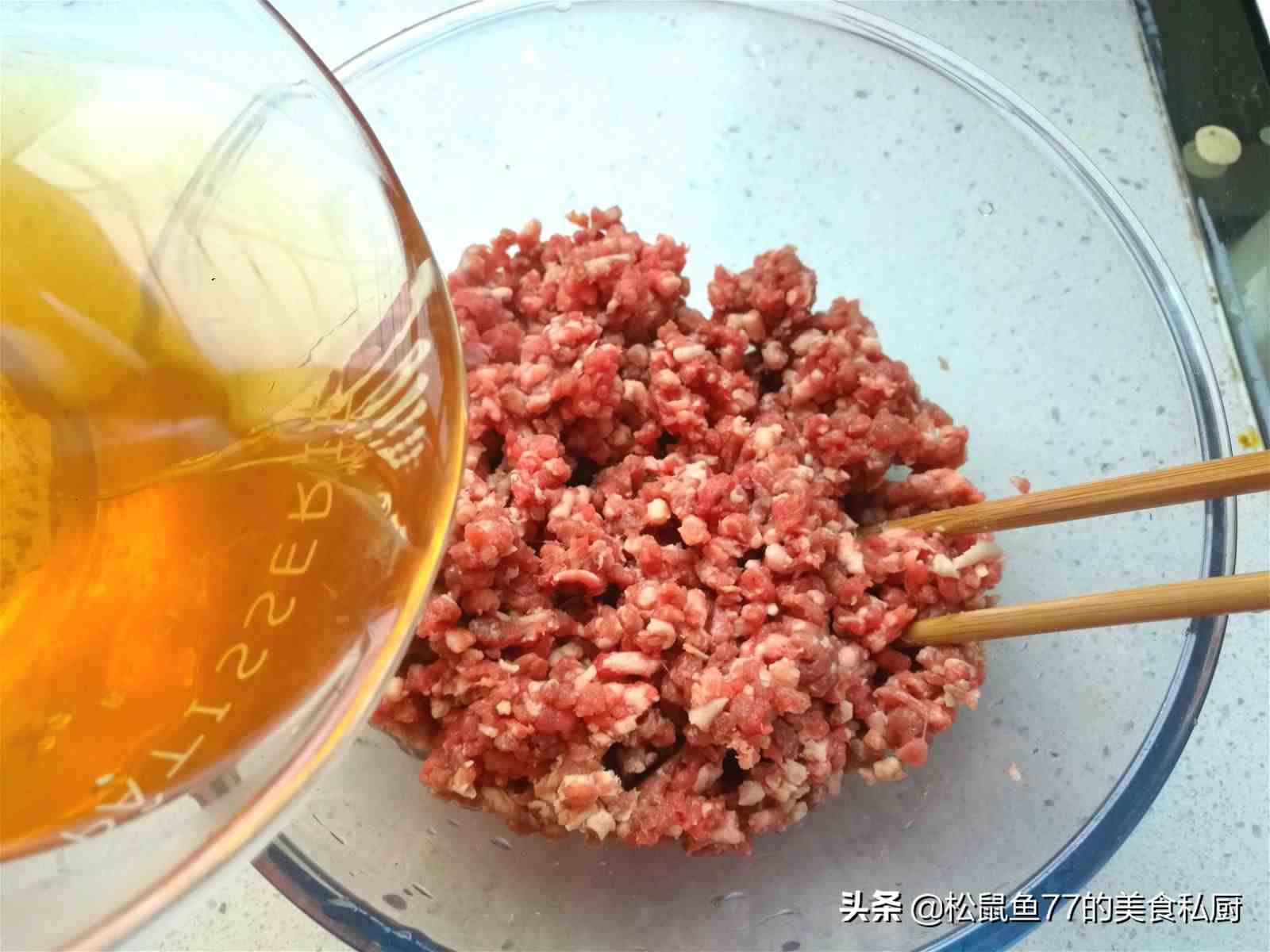 羊肉馅饺子怎么调馅（放什么调料去腥提鲜）-第4张图片