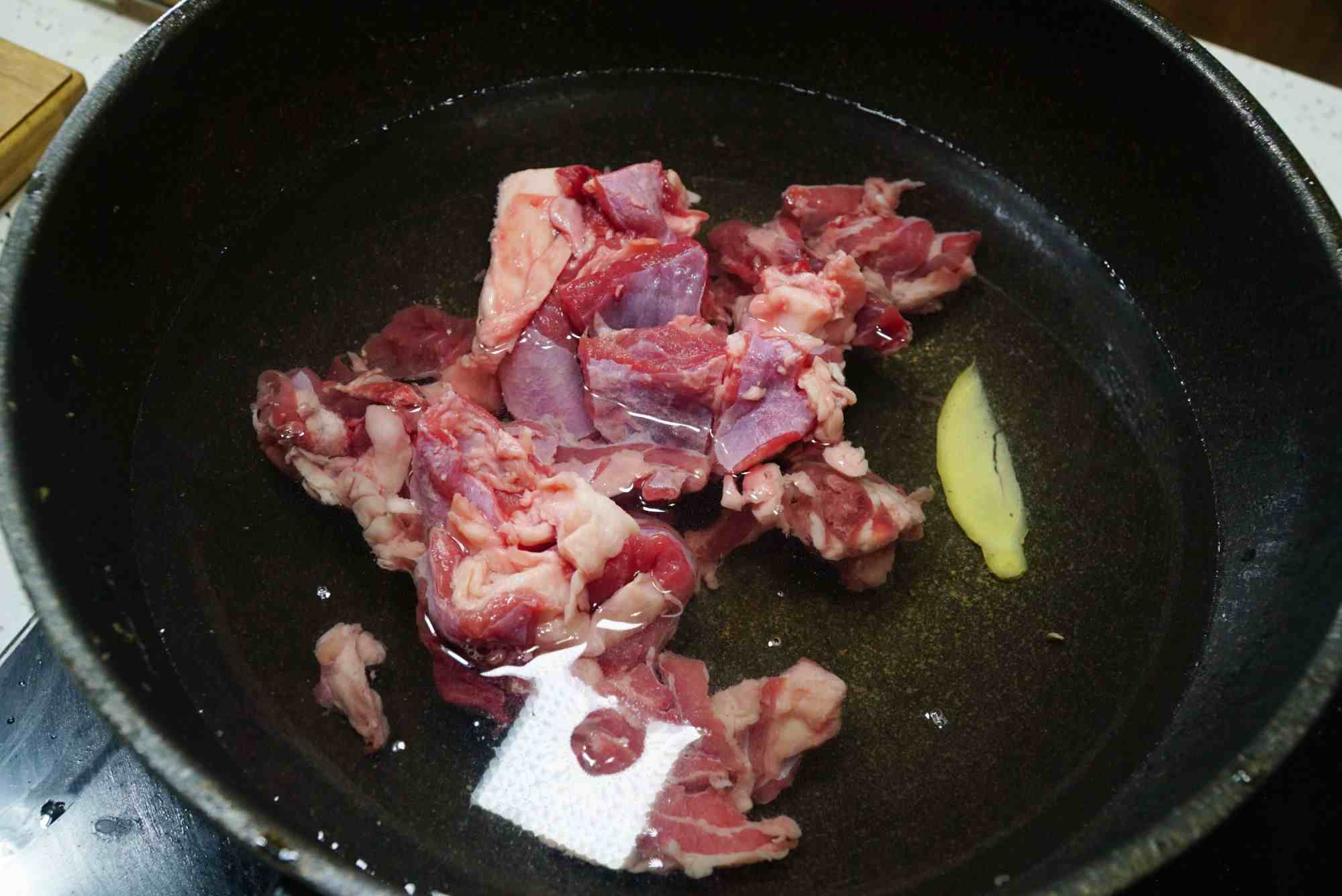 土豆炖牛肉怎么做（土豆炖牛肉这做法简单好吃）-第4张图片