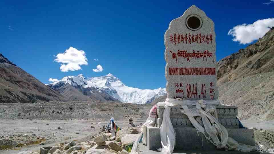 珠穆朗玛峰高多少米（珠峰高度是8844米）-第2张图片