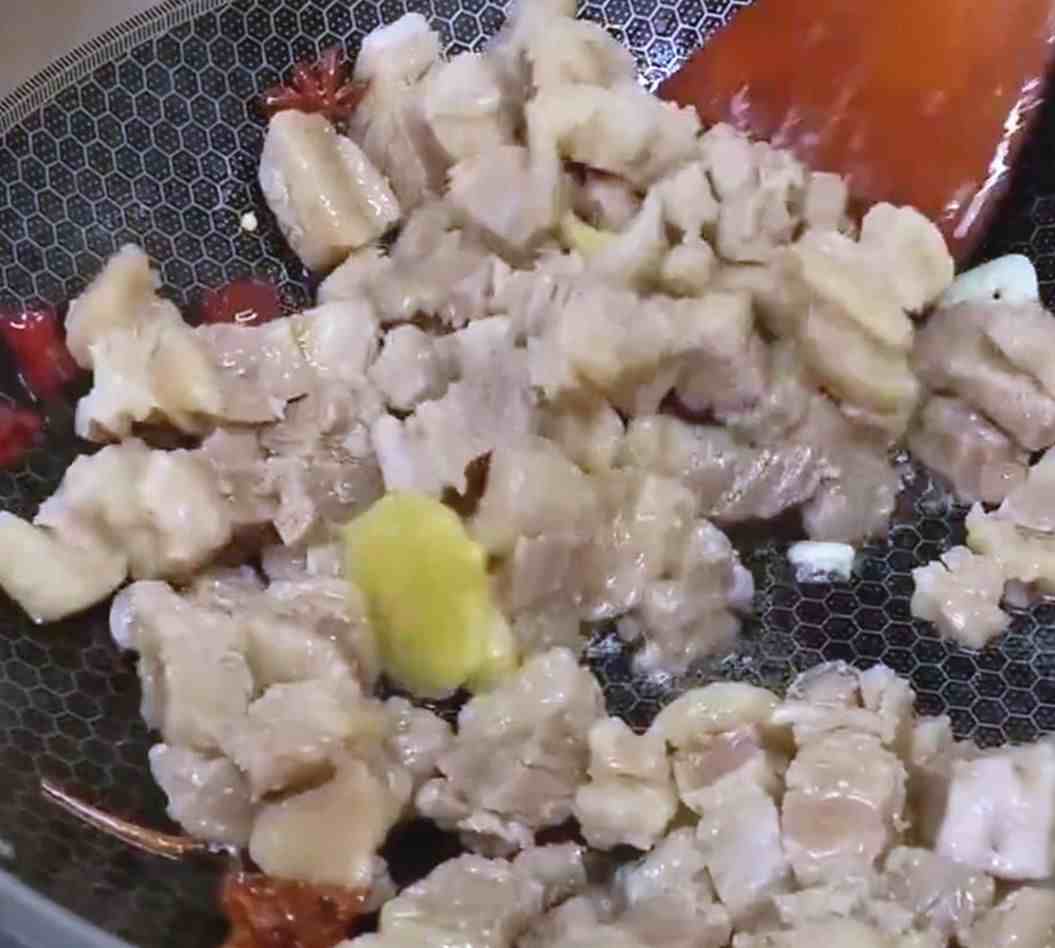 土豆炖牛肉怎么做（土豆炖牛肉，教你简单做法）-第4张图片