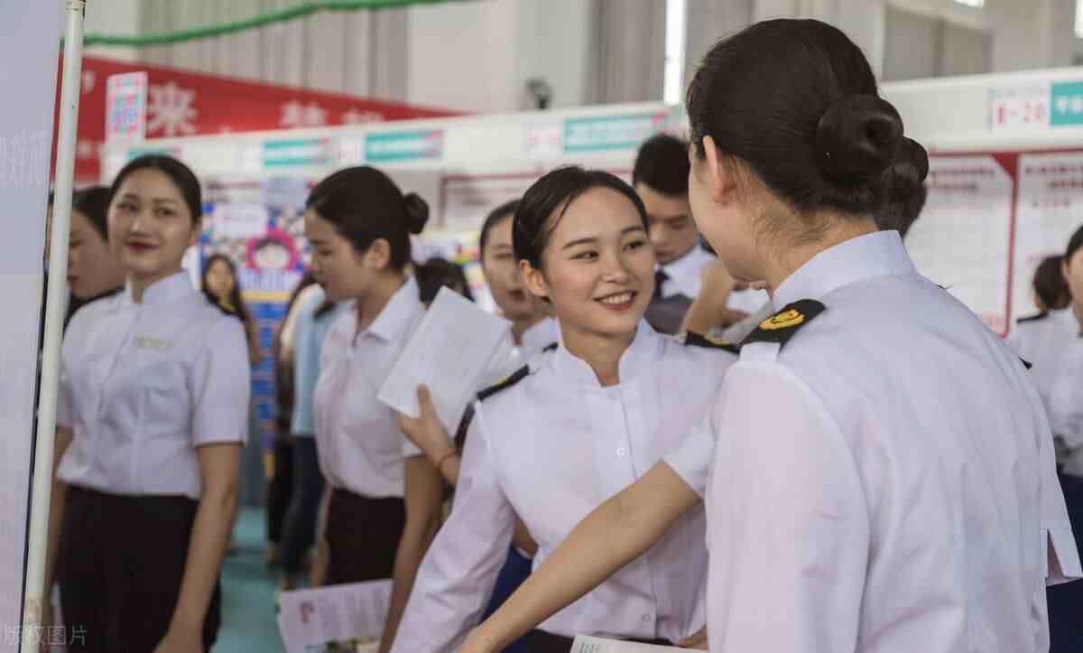 挂职是什么意思（公务员挂职与任职的区别）-第1张图片
