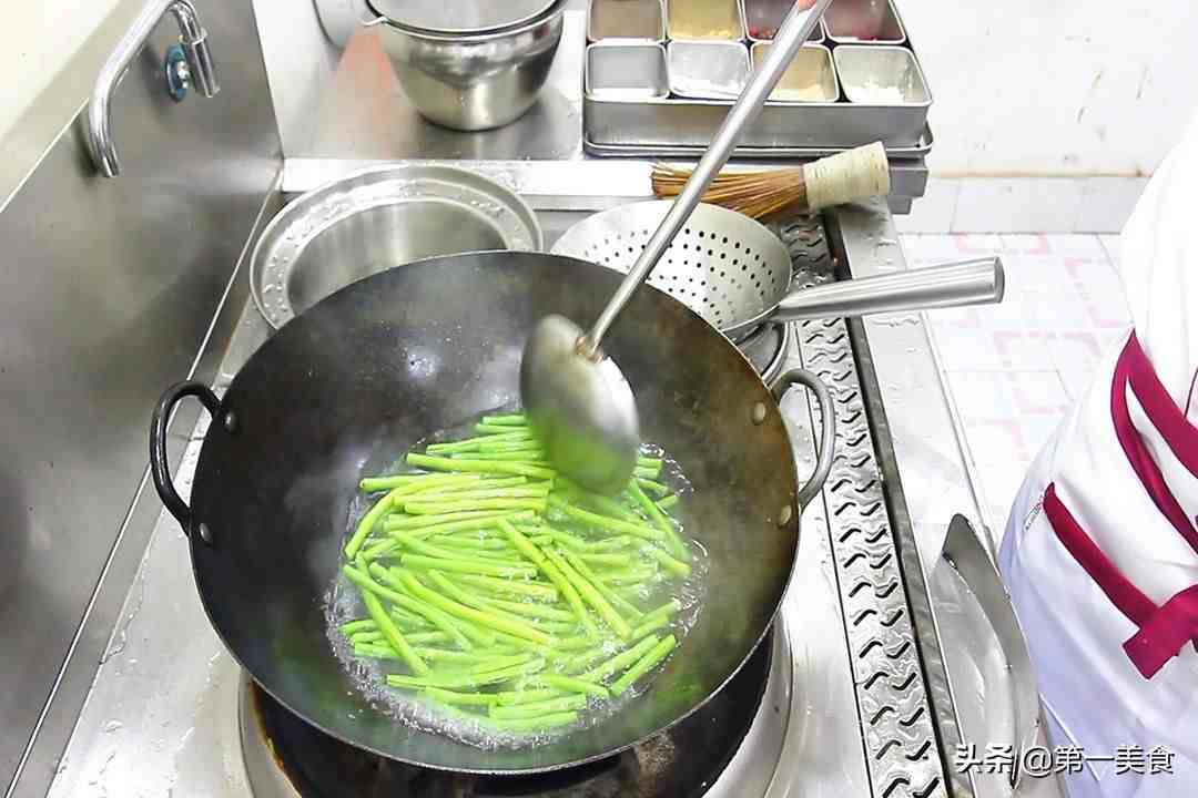 豆角怎么做好吃（豆角这样炒、连吃三天都不腻）-第5张图片