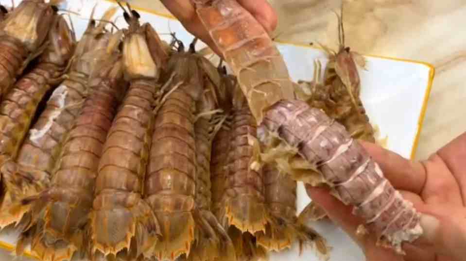 皮皮虾怎么剥(原来皮皮虾剥皮这么简单)-第7张图片 皮皮虾怎么剥(原来皮皮虾剥皮这么简单)-第7张图片