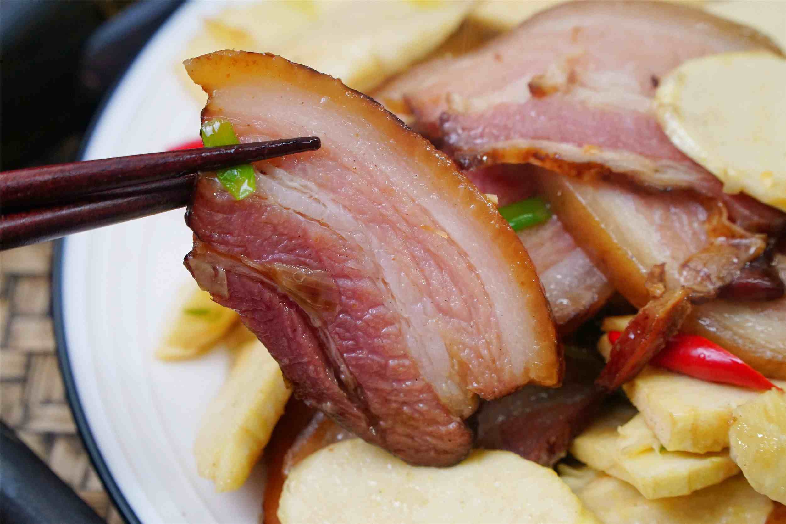 腊肉的吃法（炒腊肉时，万不能直接炒）-第2张图片