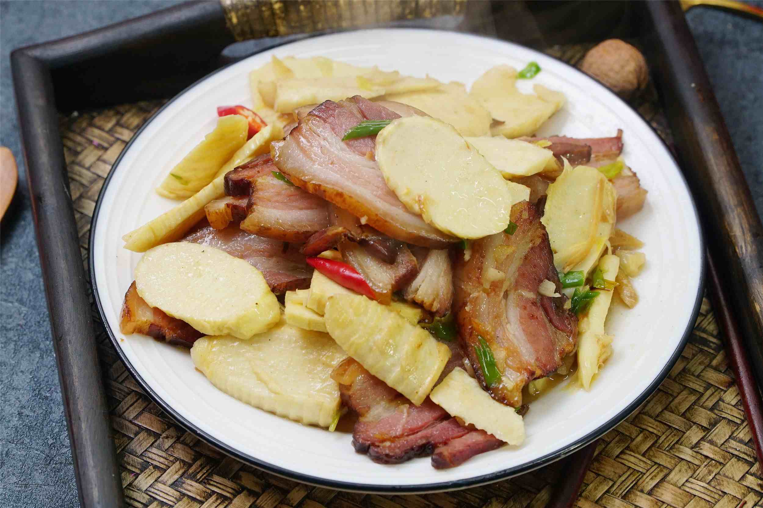 腊肉的吃法（炒腊肉时，万不能直接炒）-第3张图片